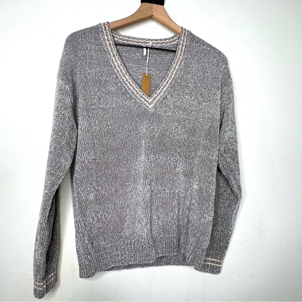 NWT Hello Nite Sahara V-neck Sweater in Light Grey/ Oatmeal, size S